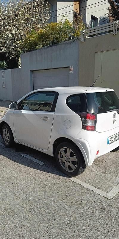 Usado Toyota iQ 68 HP (50 kW) 2009 Branco Citadino