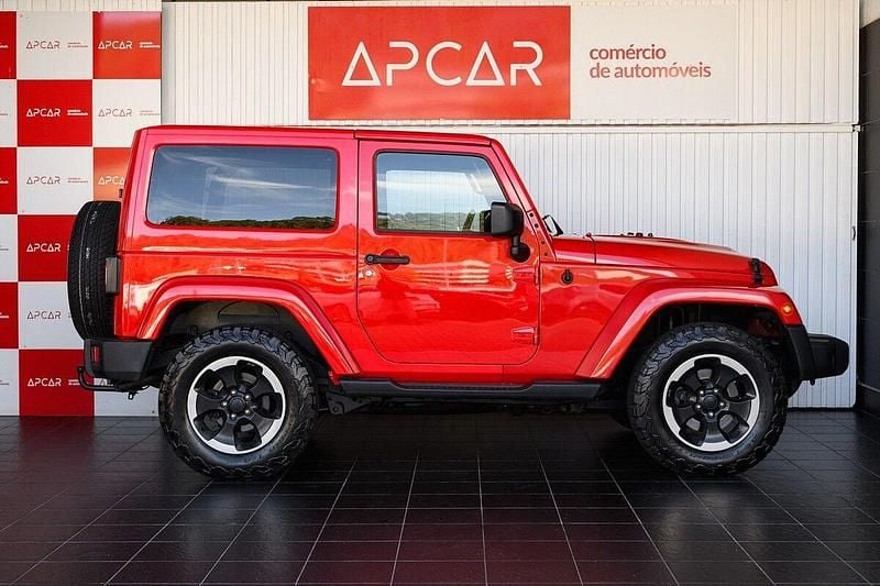 Usado Jeep Wrangler Sport 200 HP (147 kW) 2015 Vermelho SUV