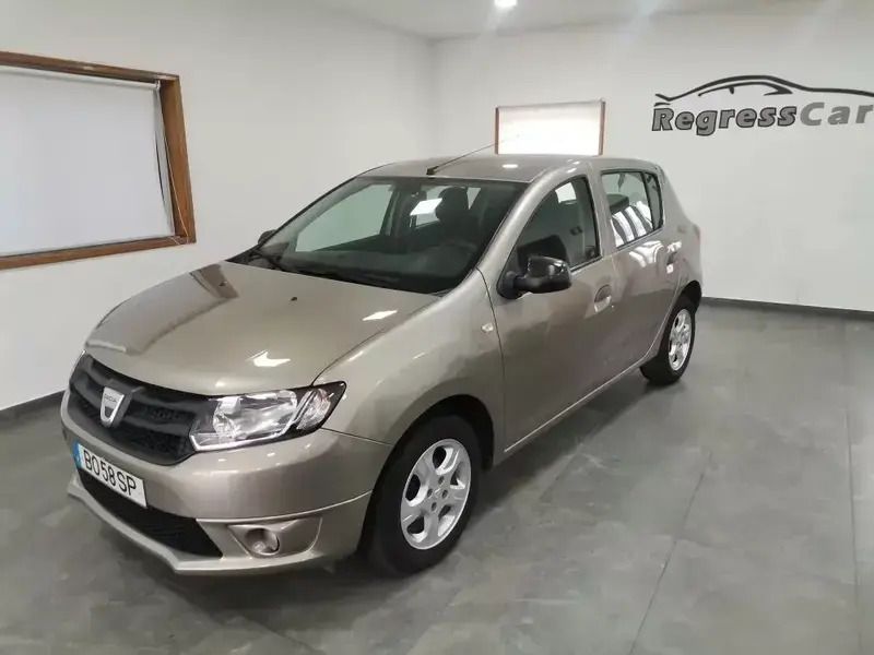 Cinzento Usado 2013 Dacia Sandero Comfort Citadino | € 6.650 (Preço elevado) - Imagem 1/4