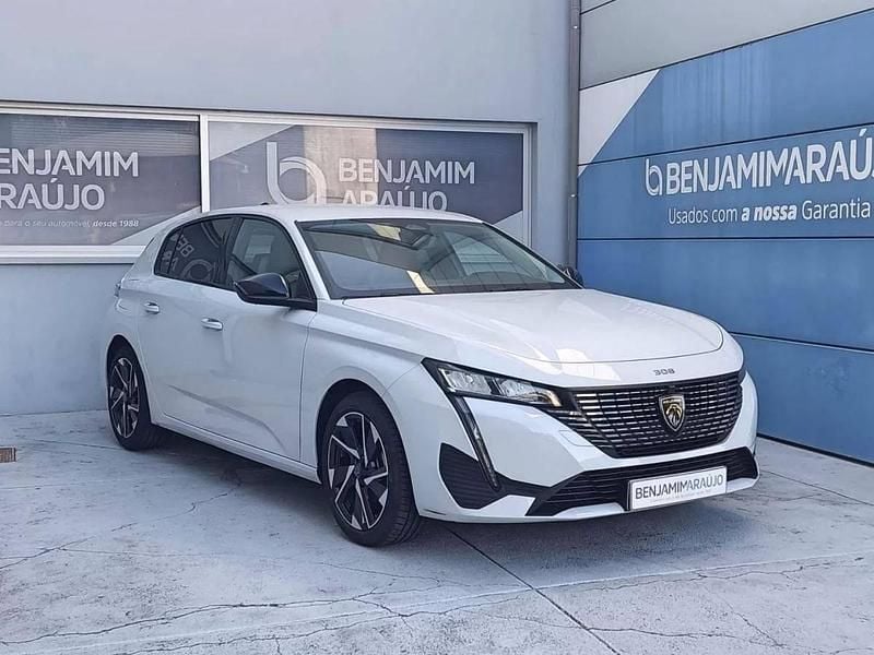 Branco Usado 2024 Peugeot 308 Allure Citadino | € 23.900 (Bom preço) - Imagem 1/4