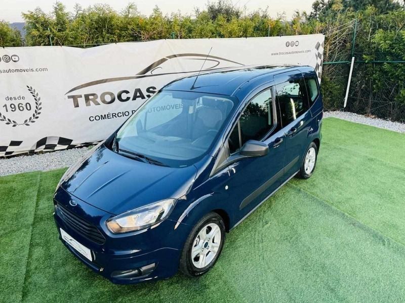 Usado Ford Tourneo Courier Ambiente 100 HP (73 kW) 2017 Azul Monovolume