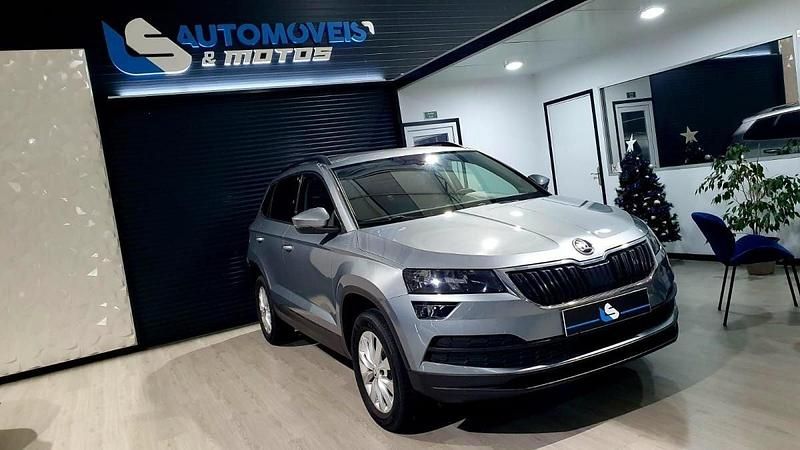 Cinza Usado 2020 Skoda Karoq Style SUV | € 23.900 - Imagem 1/4