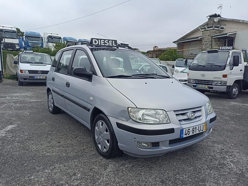 Cinza Usado 2002 Hyundai Matrix GLS Monovolume | € 1.990 - Imagem 1/4