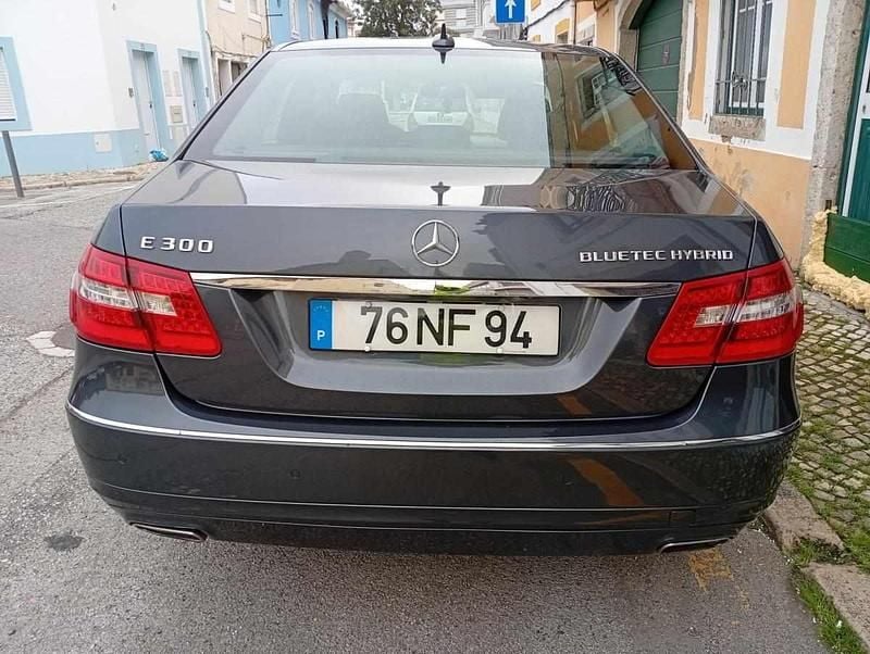 Usado Mercedes E250 204 HP (150 kW) 2012 Cinzento Carrinha