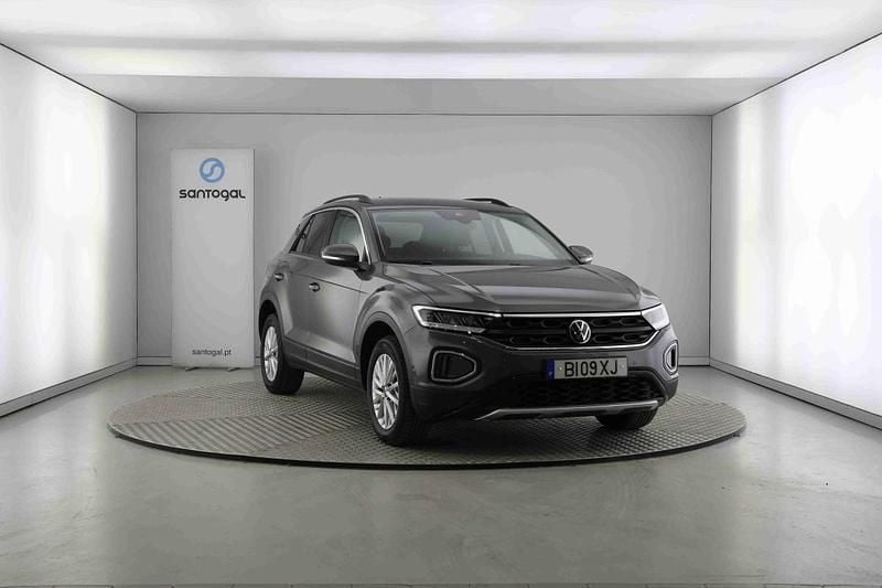 Usado VW T-Roc Life 110 HP (80 kW) 2024 Cinza SUV