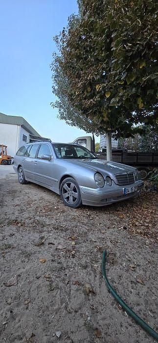 Usado 2001 Mercedes E270 Sedan | € 4.600 - Imagem 1/4