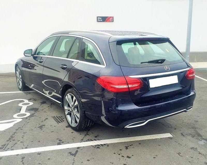 Usado Mercedes C200 Avantgarde 136 HP (100 kW) 2017 Sedan