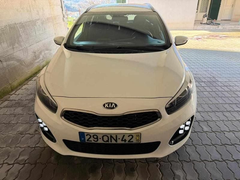 Usado Kia Ceed 133 HP (97 kW) 2015 Branco Citadino