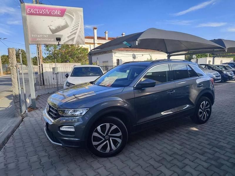 Usado VW T-Roc Active 110 HP (80 kW) 2021 Cinza escuro SUV