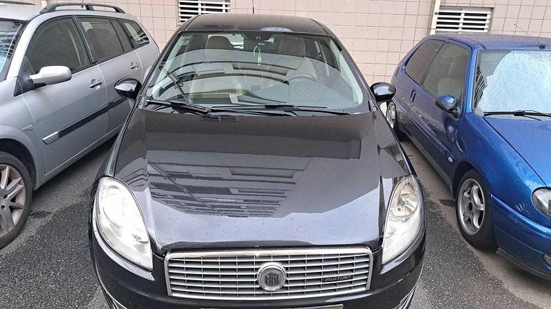 Usado 2008 Fiat Linea Sedan | € 2.750 - Imagem 1/4