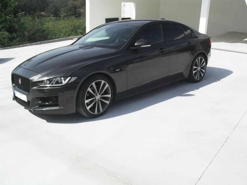 Outra (metalizado) Usado 2017 Jaguar XE R-Sport Sedan | € 29.850 - Imagem 1/4