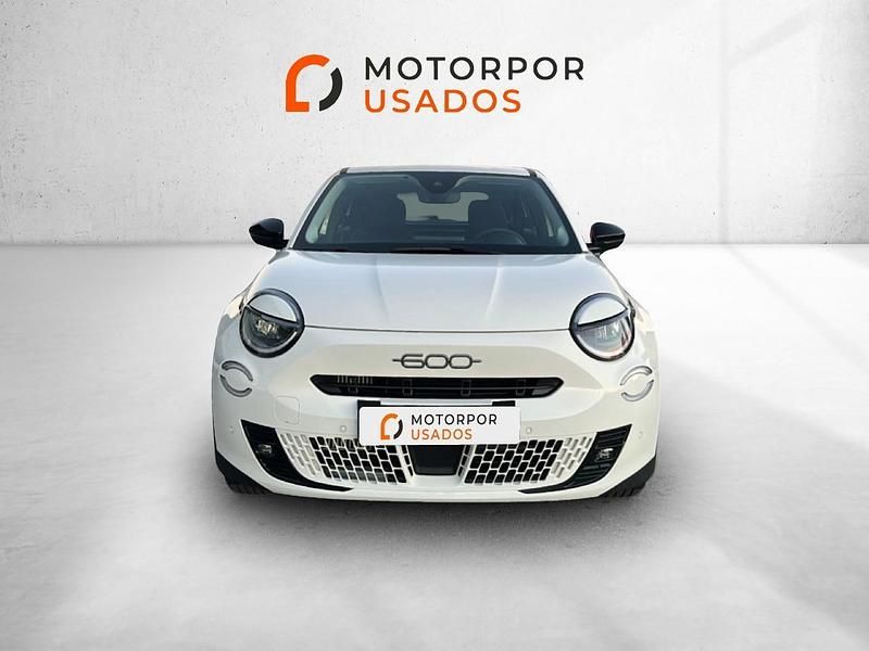 Usado Fiat 600 Icon 145 HP (106 kW) 2025 Branco SUV