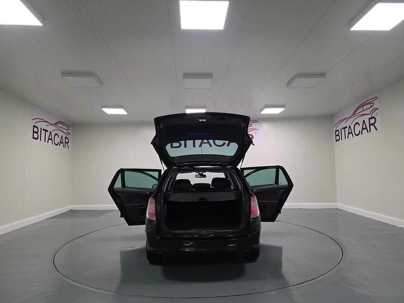 Usado Opel Astra 90 HP (66 kW) 2008 Preto