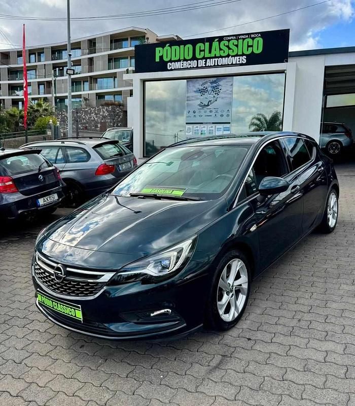 Verde Usado 2017 Opel Astra Citadino | € 20.900 - Imagem 1/4