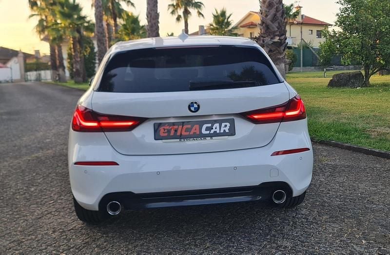 Usado BMW 118 Sport Line 150 HP (110 kW) 2021 Branco Citadino