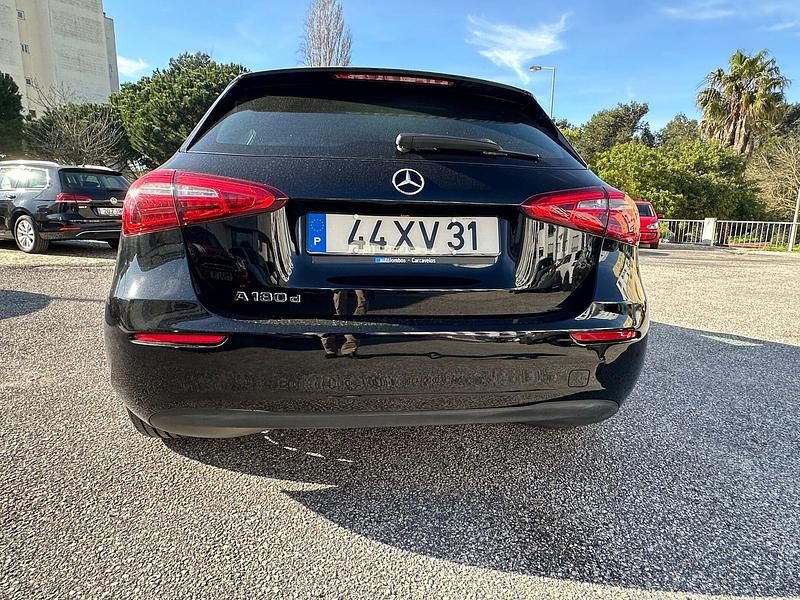 Usado Mercedes A180 Business 116 HP (85 kW) 2019 Preto Sedan