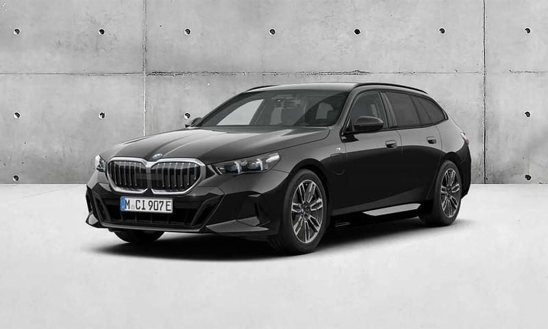 Preto sapphire metalizada Novo 2025 BMW 530e Competition Edition Carrinha | € 80.099 (Caro) - Imagem 1/4