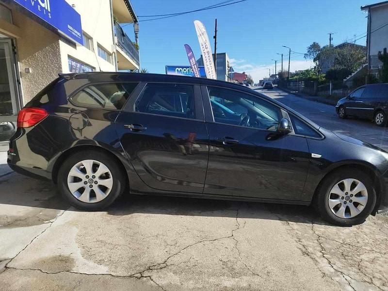 Usado Opel Astra 95 HP (69 kW) 2013 Preto Carrinha