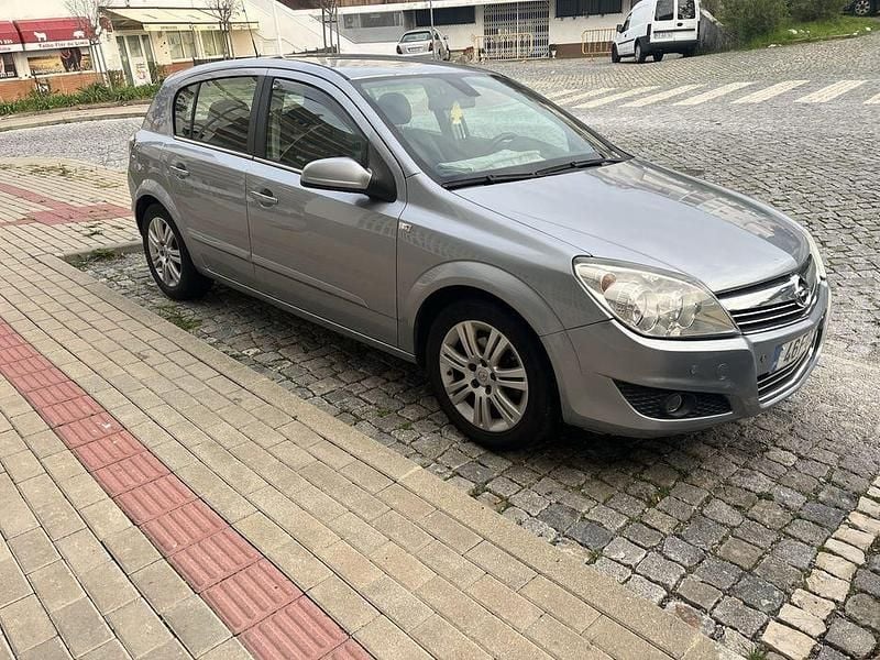 Usado 2008 Opel Astra Sedan | € 4.000 (Preço justo) - Imagem 1/4