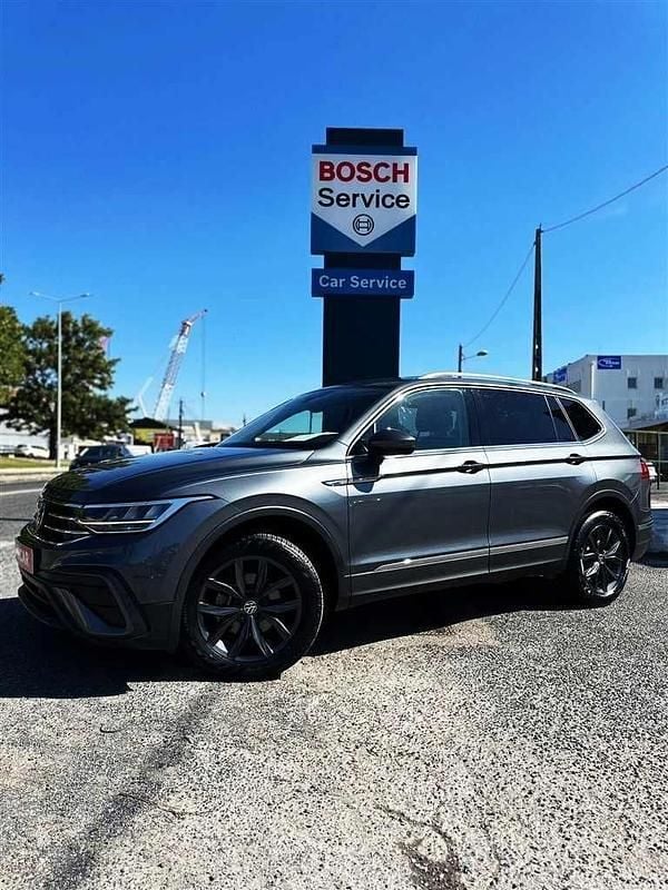 Cinzento Usado 2023 VW Tiguan Life SUV | € 34.900 (Preço justo) - Imagem 1/4