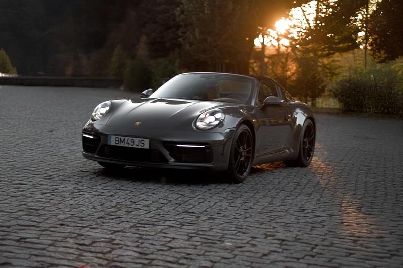 Verde Usado 2022 Porsche 911 Targa 4 Cabrios | € 199.900 - Imagem 1/4