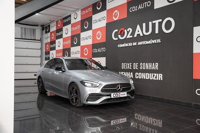 Cinza Usado 2023 Mercedes C300 AMG line Sedan | € 49.900 (Preço justo) - Imagem 1/4