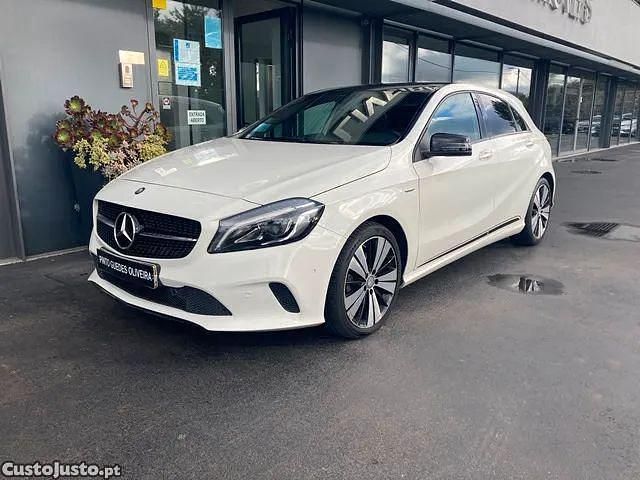 Branco Usado 2016 Mercedes A200 Urban Sedan | € 19.500 (Preço justo) - Imagem 1/1
