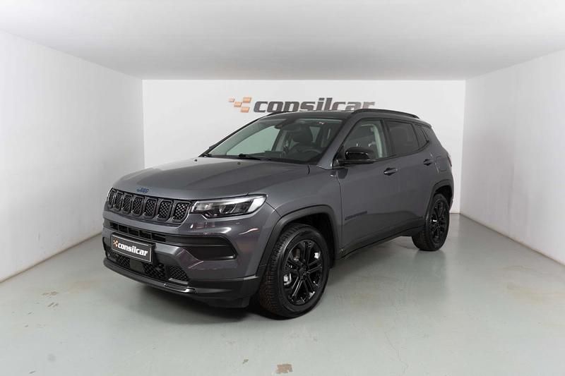 Cinza Usado 2022 Jeep Compass Night Eagle SUV | € 23.980 (Preço justo) - Imagem 1/4