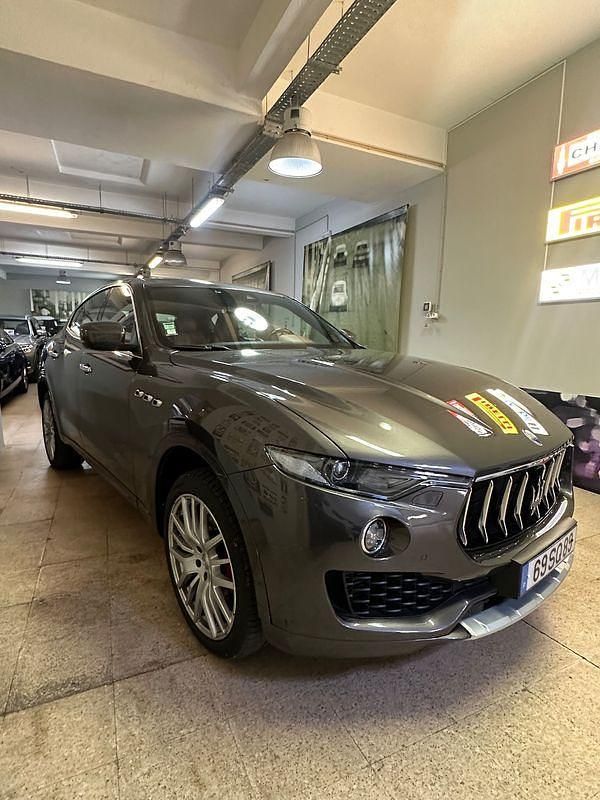 Usado Maserati Levante 275 HP (202 kW) 2017 Cinza SUV