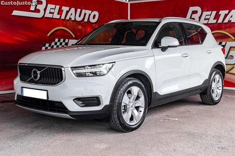 Branco Usado 2020 Volvo XC40 Momentum SUV | € 25.800 (Preço justo) - Imagem 1/1