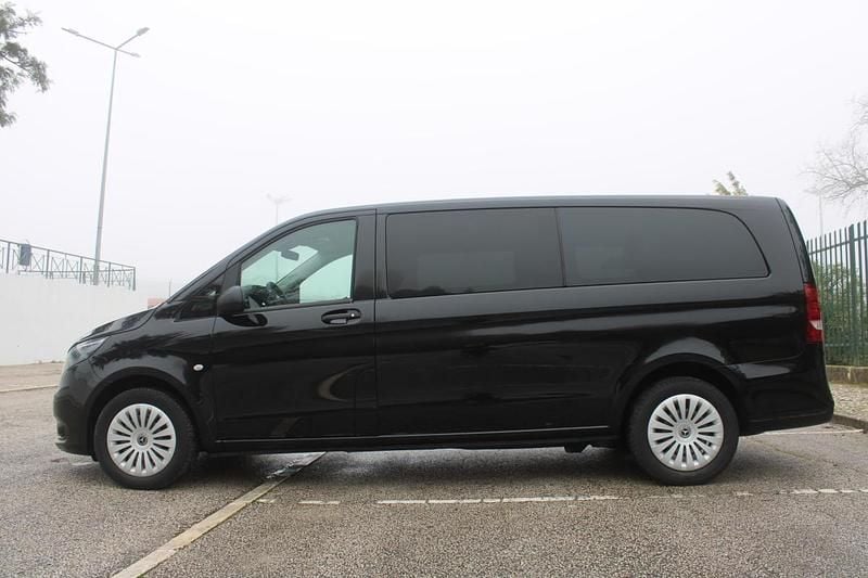 Usado Mercedes Vito 136 HP (100 kW) 2023 Preto Van
