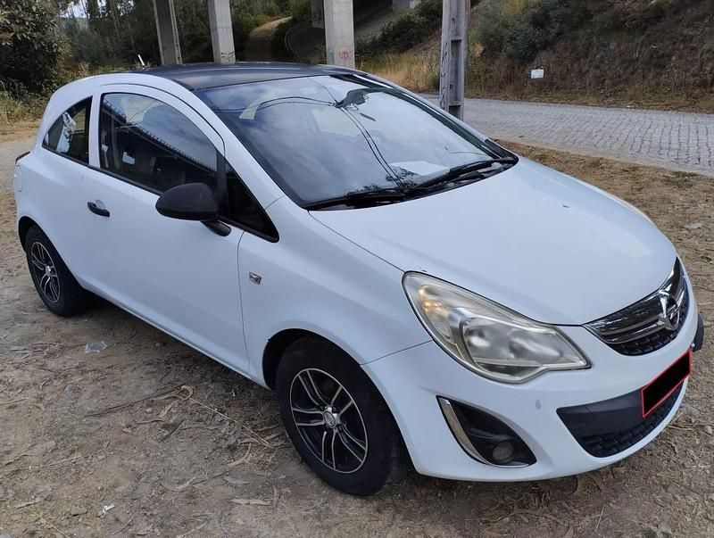 Branco Usado 2011 Opel Corsa Enjoy | € 4.999 (Bom preço) - Imagem 1/4