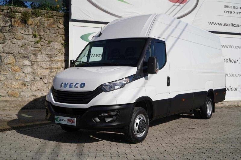 Branco Usado 2023 Iveco Daily Sedan | € 37.500 (Preço elevado) - Imagem 1/4