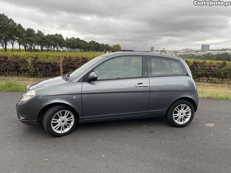 Cinza Usado 2010 Lancia Ypsilon Platinum Citadino | € 6.500 - Imagem 1/1