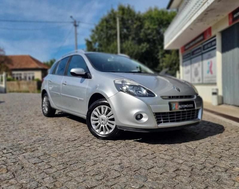 Cinzento Usado 2011 Renault Clio II Carrinha | € 5.750 (Preço justo) - Imagem 1/4