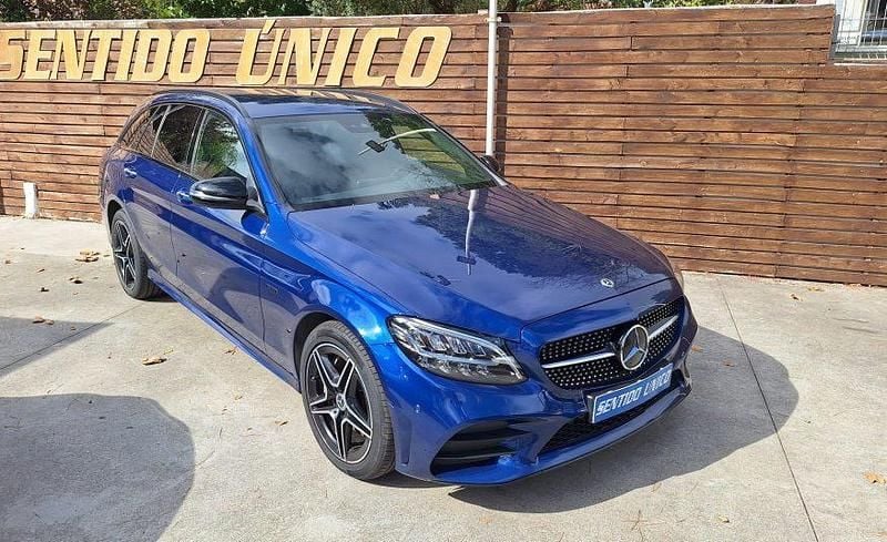 Usado Mercedes C300 AMG 306 HP (225 kW) 2020 Azul Coupé