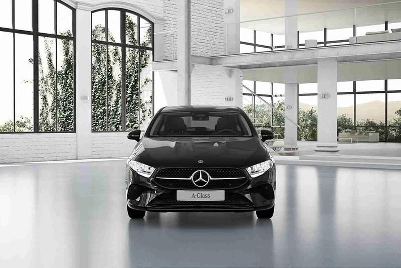 Preto Novo 2025 Mercedes A250 Citadino | € 46.900 (Preço justo) - Imagem 1/4