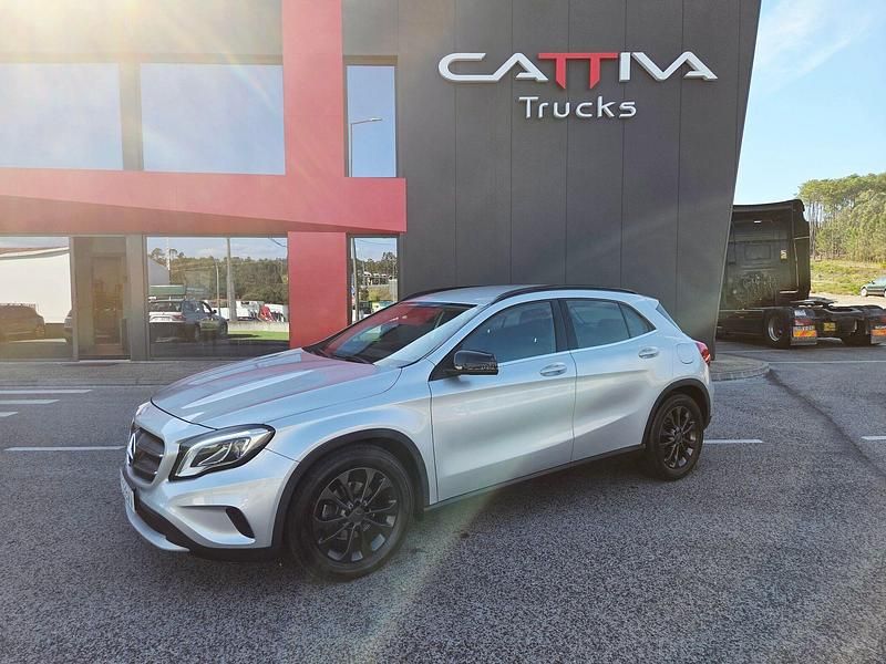 Cinza Usado 2016 Mercedes GLA180 SUV | € 19.500 (Preço justo) - Imagem 1/4