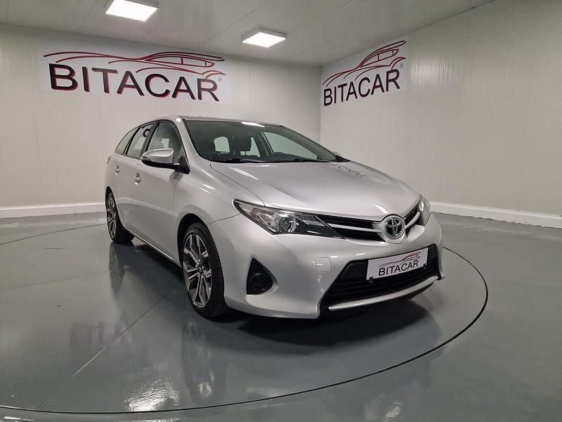 Usado Toyota Auris Active 90 HP (66 kW) 2015 Cinza Carrinha