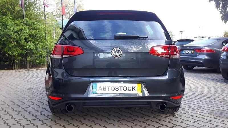 Usado VW Golf VII GTI 230 HP (169 kW) 2014 Cinzento Carrinha