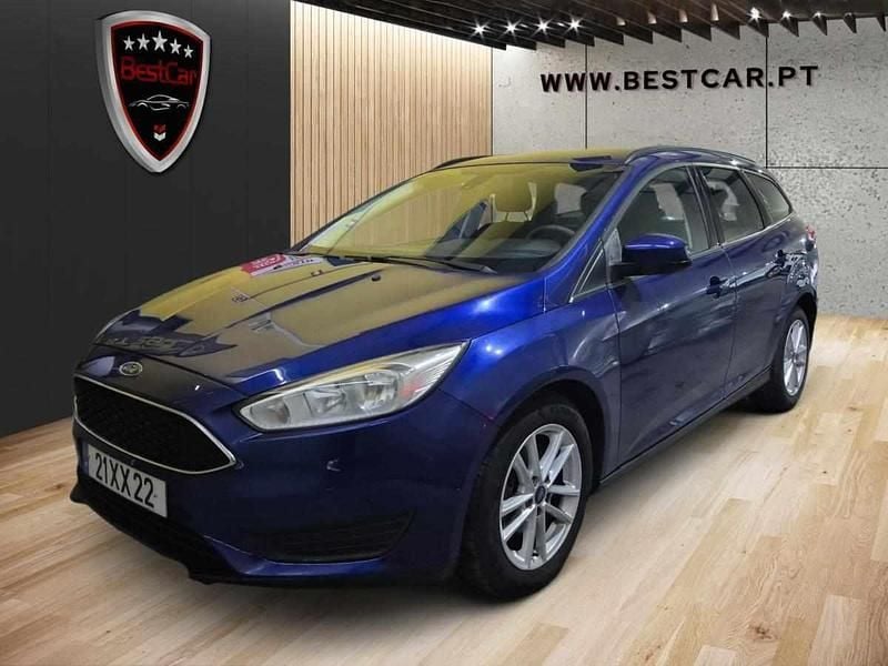 Azul Usado 2016 Ford Focus Sedan | € 10.950 (Preço justo) - Imagem 1/4
