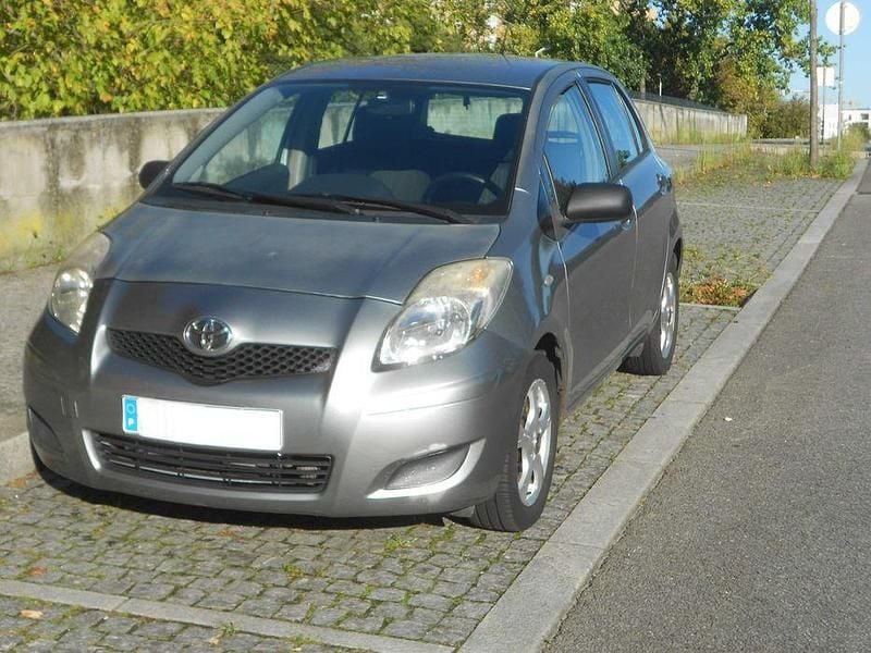 Usado 2010 Toyota Yaris Sol Sedan | € 6.300 (Super Preço) - Imagem 1/4