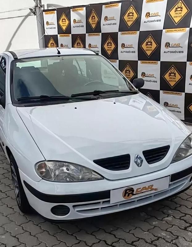 Branco Usado 2000 Renault Mégane | € 3.900 - Imagem 1/4