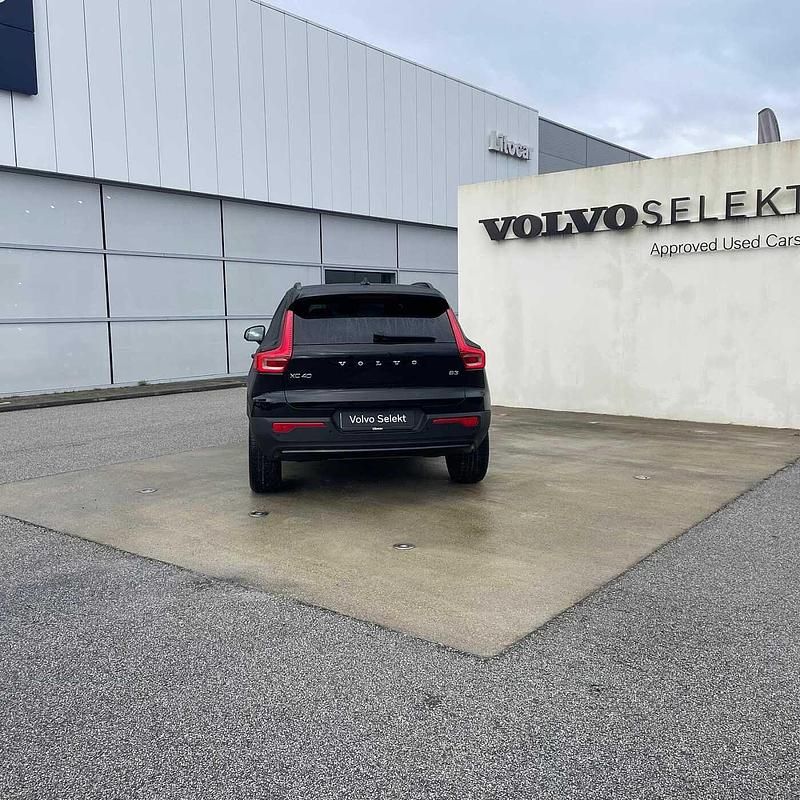 Usado Volvo XC40 163 HP (119 kW) 2025 Preto SUV