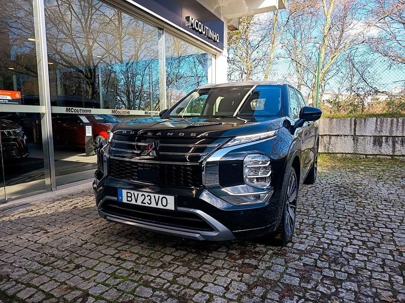 Preto Usado 2025 Mitsubishi Outlander Instyle SUV | € 50.750 - Imagem 1/4