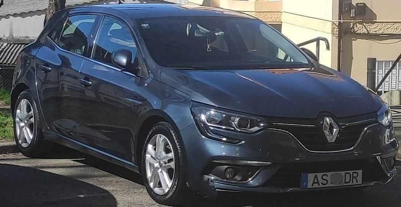 Cinzento Usado 2017 Renault Mégane IV Sedan | € 12.150 (Bom preço) - Imagem 1/4