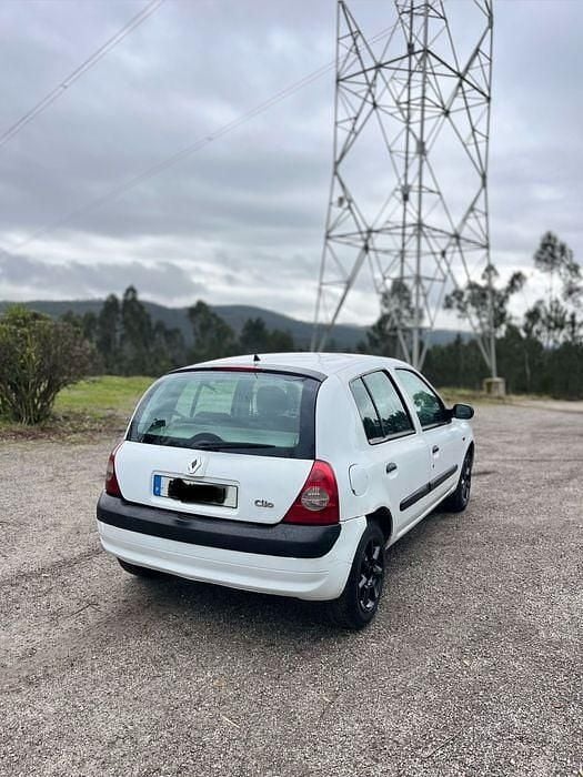 Usado Renault Clio II 60 HP (44 kW) 2003 Sedan