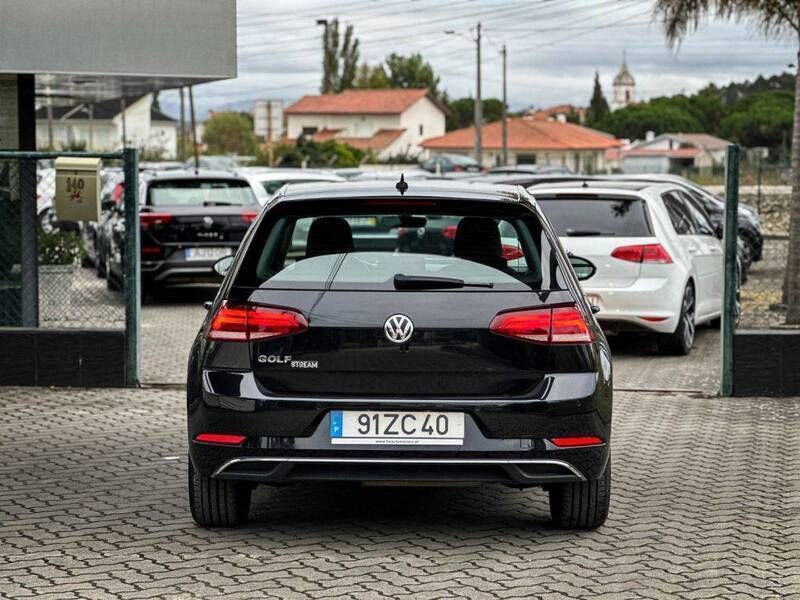 Usado VW Golf VII 115 HP (84 kW) 2019 Preto Citadino