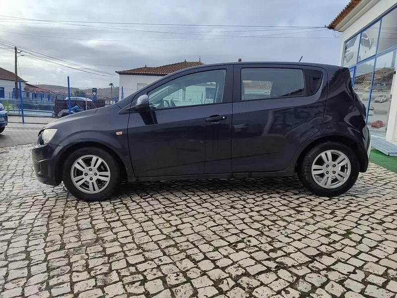 Usado Chevrolet Aveo LS 86 HP (63 kW) 2012 Preto