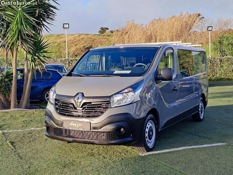 Usado Renault Trafic 121 HP (88 kW) 2019 Cinza Monovolume